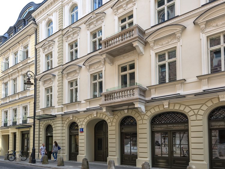 Photo: Le Palais Office: Diagonal view of the perfectly restored Neo-Renaissance façades
