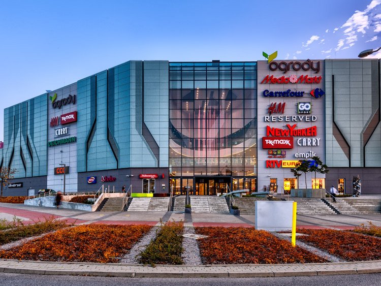 Po modernizacji i rozbudowie Ogrody Elbląg są największym centrum handlowym regionu.