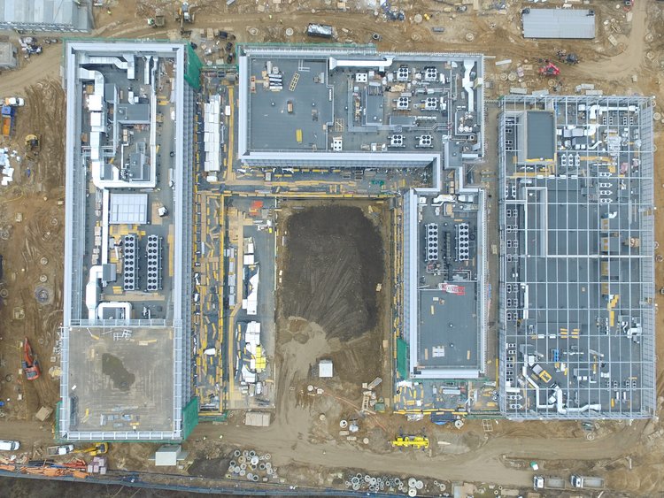 Aerial view of the technological infrastructure located on the roof.