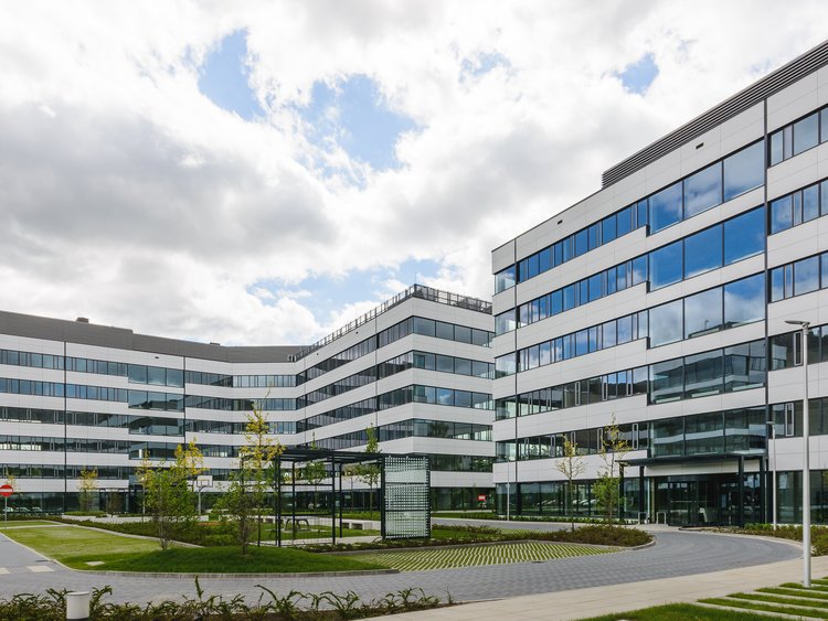 Photo: Poznań Business Garden: three office buildings with modern architecture; green spaces in the foreground